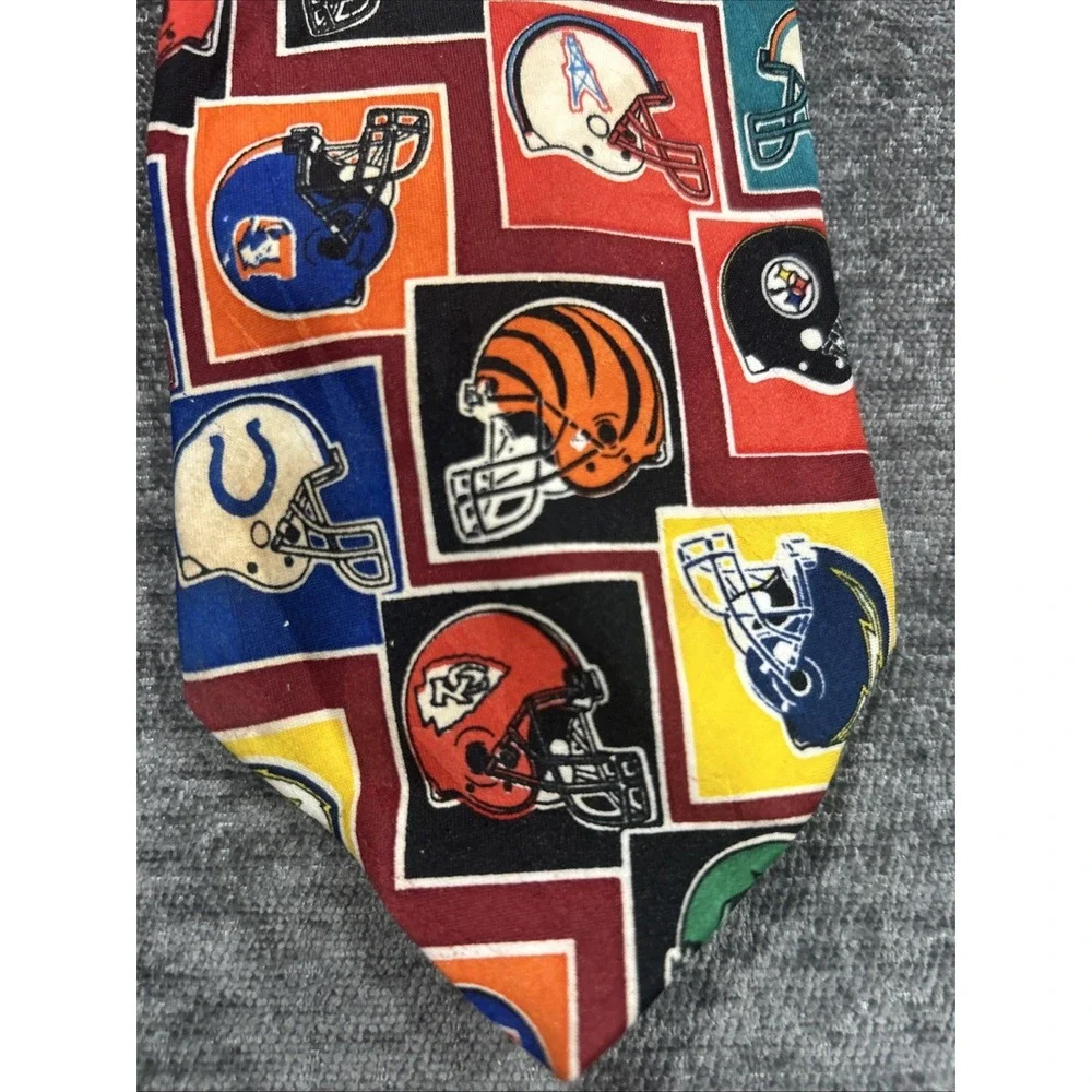 Vintage NFL Football Helmet Necktie All Teams Logo Tie Made USA‎ Retro Sports